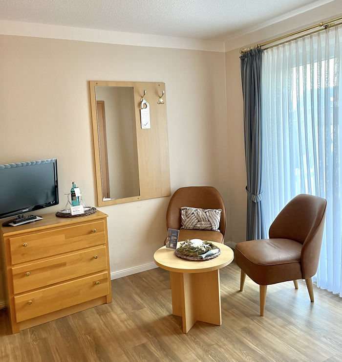 Zimmer 19 | Doppelzimmer Comfort im Gästehaus – Erdgeschoss mit Terrasse